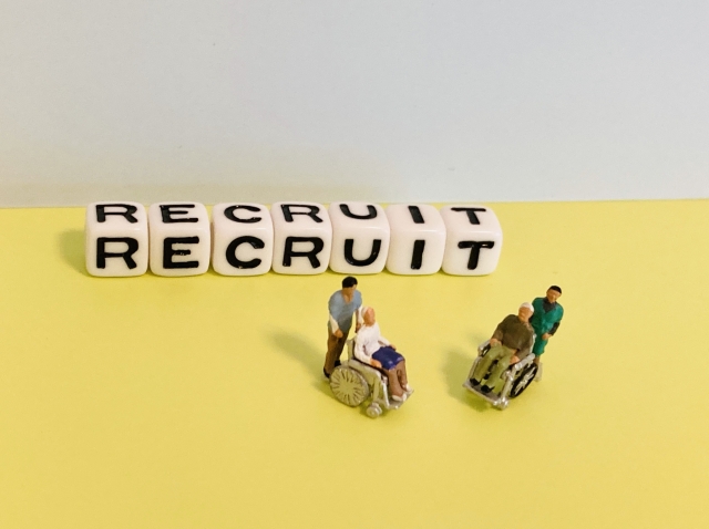 正社員 介護士 老人保健施設求人イメージ